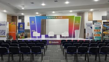 ESCENARIO COLORIDO PARA FERIAS Y CONGRESO-min