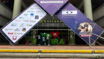 PÓRTICO CENTRO COMERCIAL DE VIVIENDA-min
