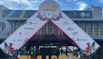 PÓRTICO CON FORMA CREATIVA Y DIFERENTE PARA FERIA-min